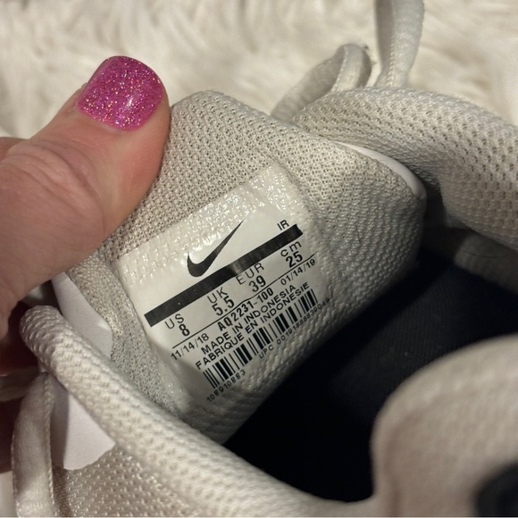 Nike Men’s Air Max Oketo white and black size 8 EUC - Picture 8 of 11